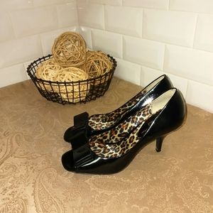 Jessica Simpson Black Patent Leather Bow Pumps Size 8